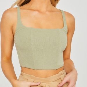 Green fitted crop tank